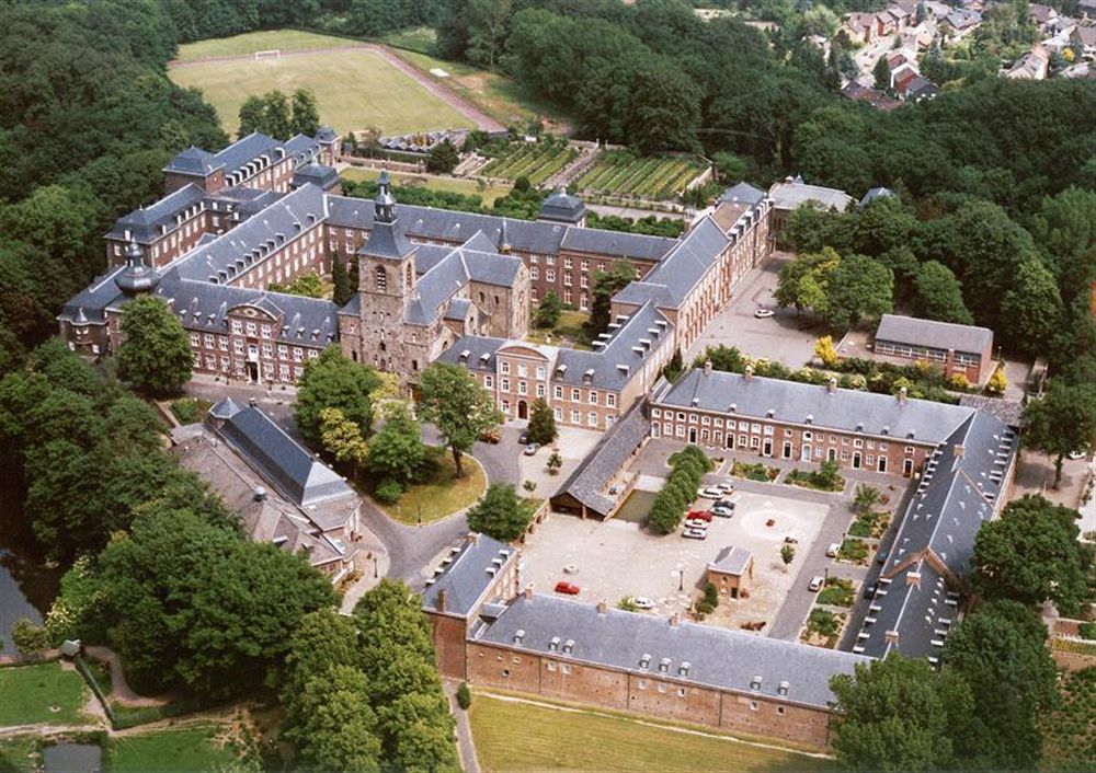 Abdij Hotel Rolduc ケルクラーデ エクステリア 写真